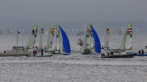 “亚巡印度站高尔夫赛首轮未竟，德尚博暂列第四，许龙一位于三十二位”